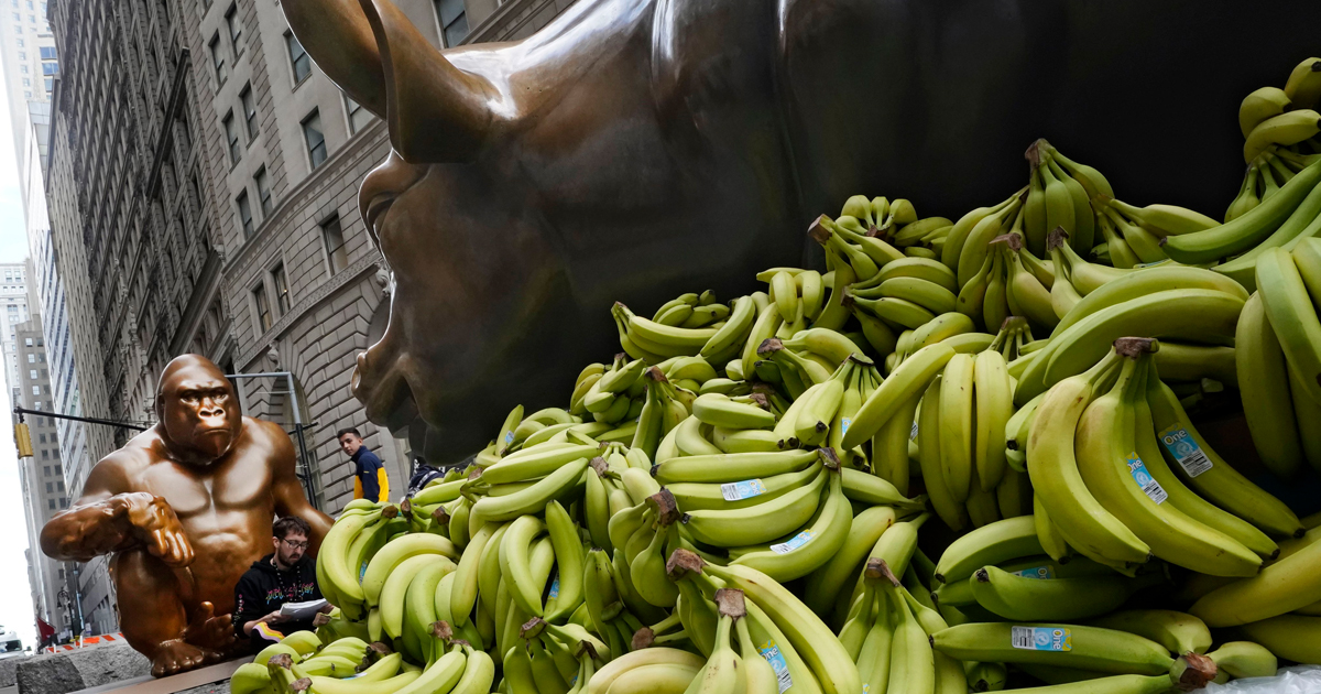7FootTall Statue of Harambe the Gorilla Confronts Wall Street’s